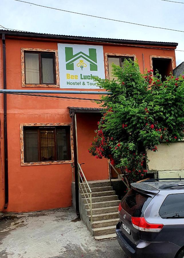 Bee Lucky Hostel And Tours Ереван Экстерьер фото