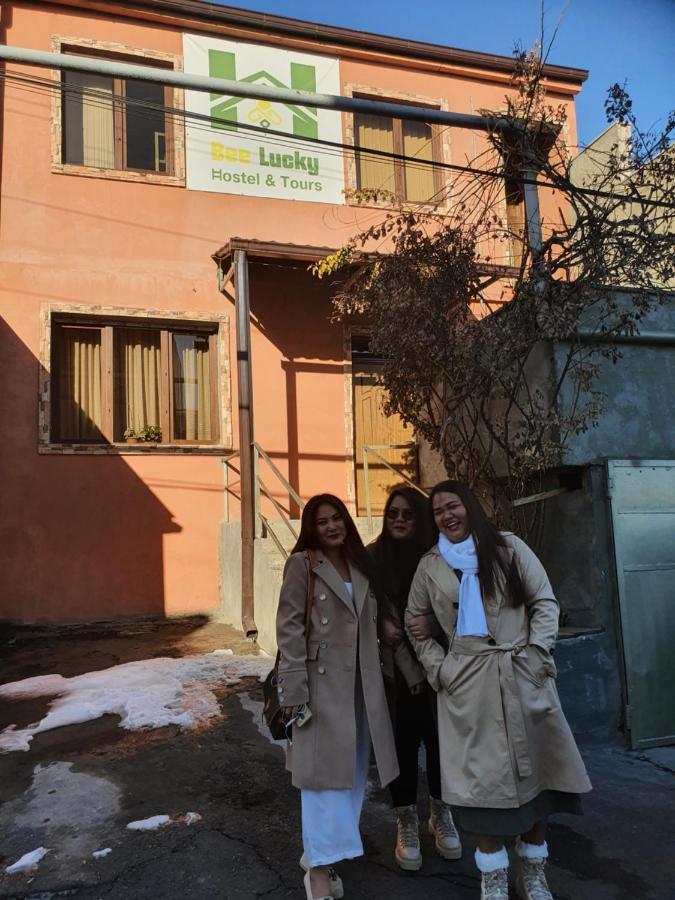 Bee Lucky Hostel And Tours Ереван Экстерьер фото