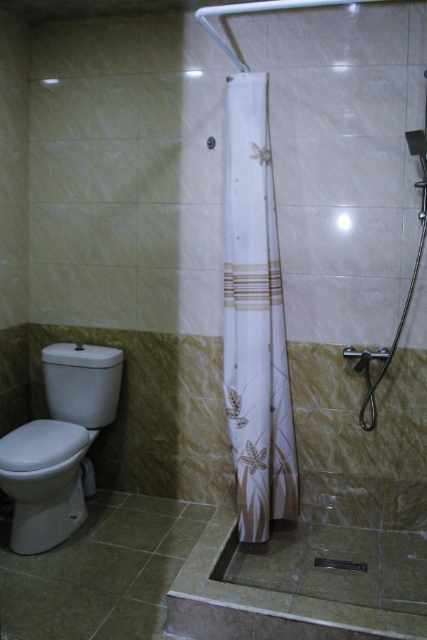 Bee Lucky Hostel And Tours Ереван Экстерьер фото