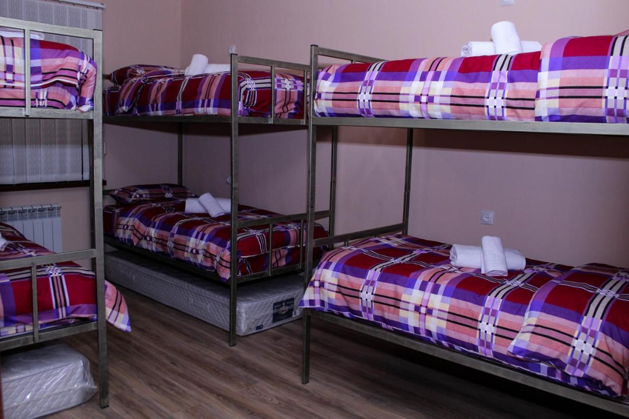 Bee Lucky Hostel And Tours Ереван Экстерьер фото