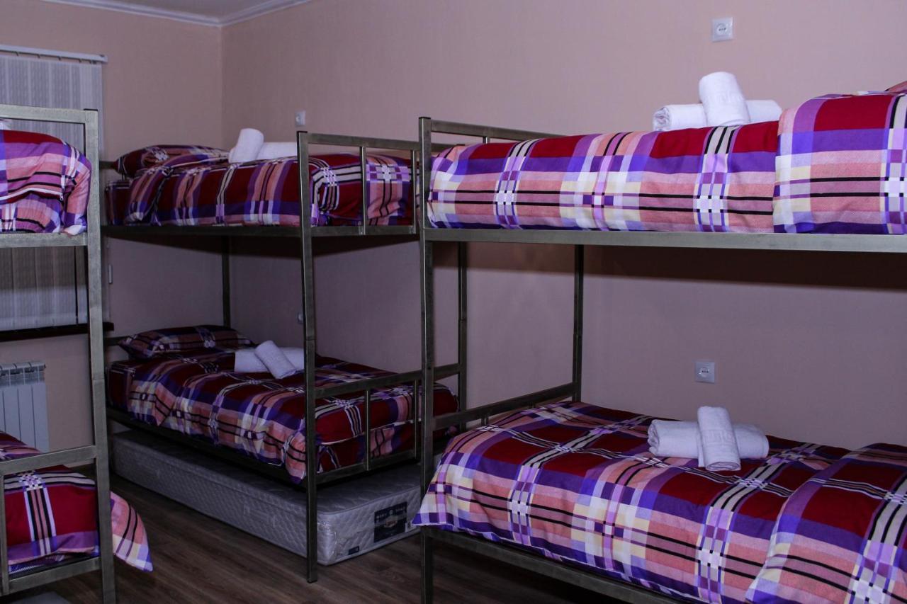 Bee Lucky Hostel And Tours Ереван Экстерьер фото
